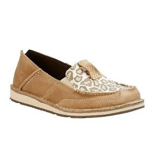 Girls Ariat Cruisers